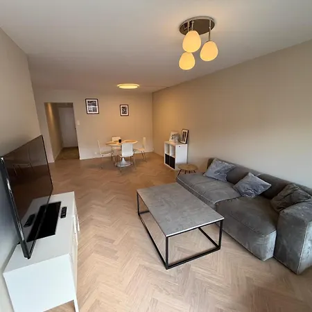 Lejlighed Modern And Centrally Located With 2 Bedrooms And A Garage Space With Ev Charger